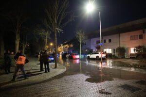 Sint Jorisweg onder water na breuk in waterleiding