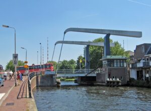 Veel Delftse bruggen en kades toe aan onderhoud, grote klus voor gemeente